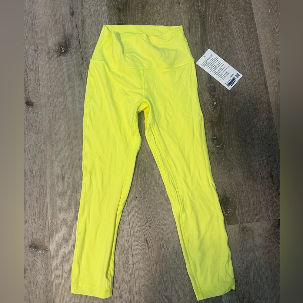 NWT - Lululemon Electric Lemon leggings, crop 23 inch, size 6